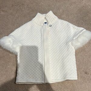 Chic White Short-Sleeve Sweater with Fur Trim